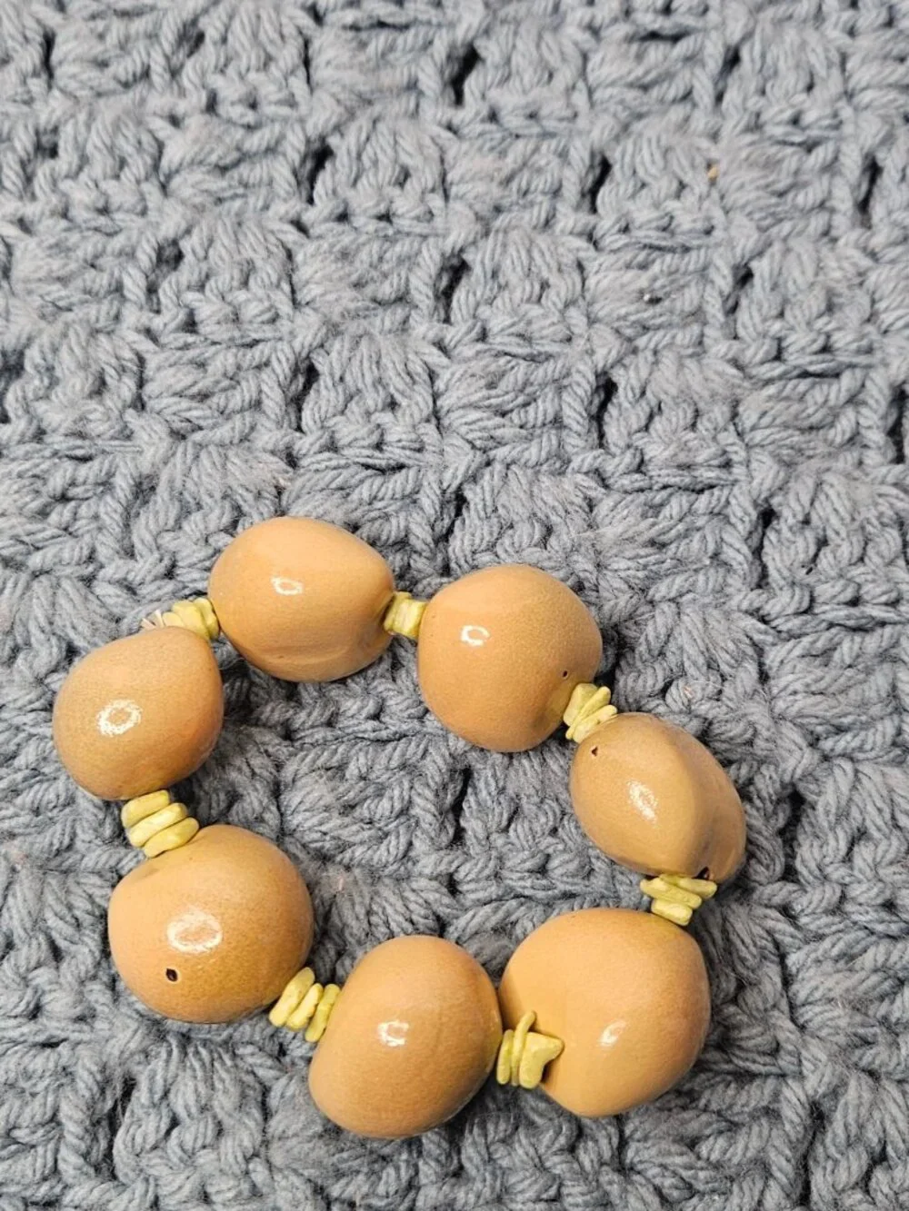 Kukui Nut Green Dyed Shell Stretchy Bracelet 6 inches Unstretched